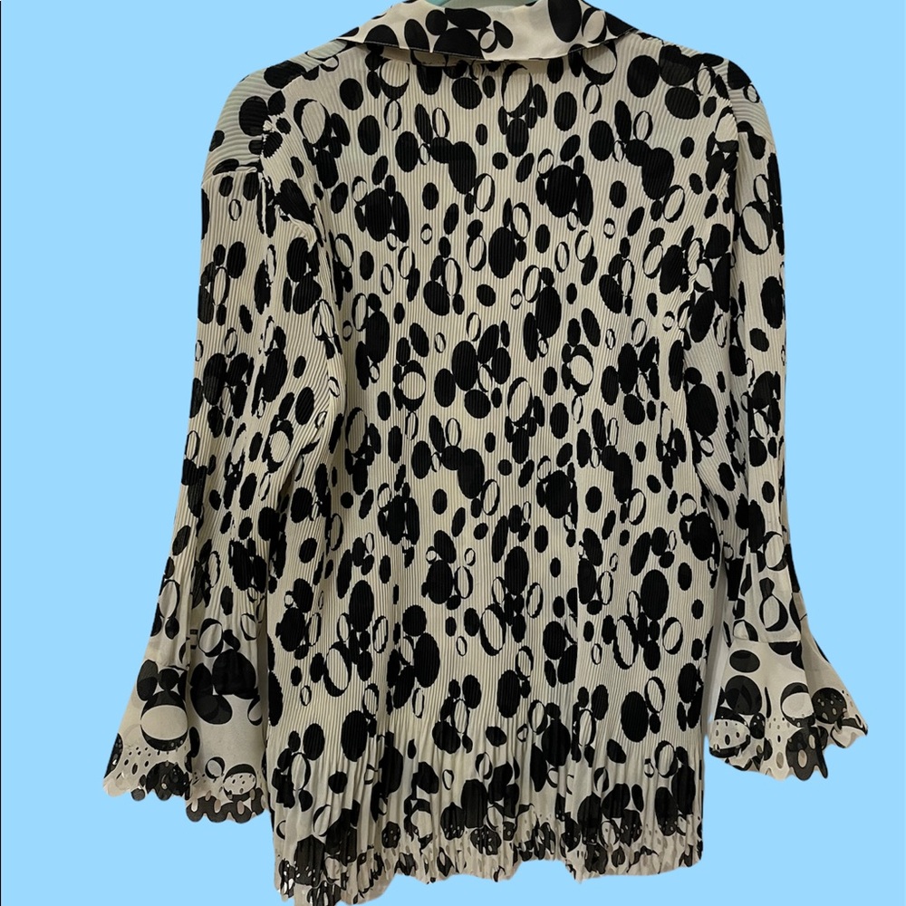 Button down blouse - Picture 2 of 3